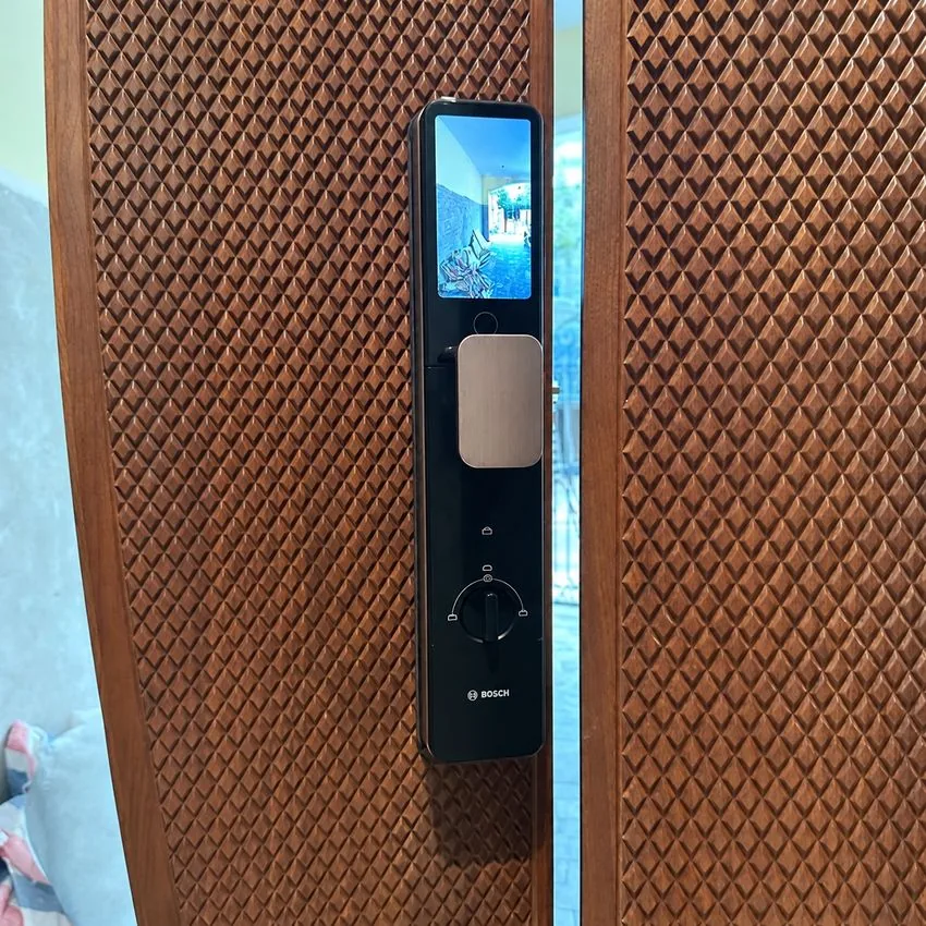 Khóa cửa vân tay Bosch FU8 Plus Face ID màn hình camera Khóa Bosch FU8 Plus Face ID camera tiện ích