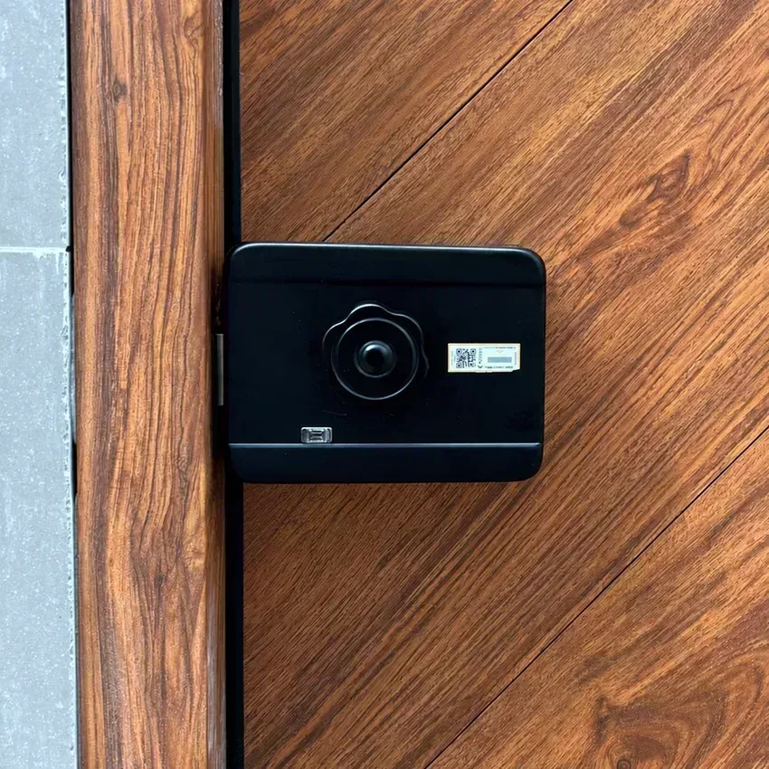 Khóa cửa cổng Kitos KT-DL03 Pro mặt trong ngoài thực tế Ảnh thực tế khóa cửa cổng Kitos KT-DL03 Pro mặt trong ngoài