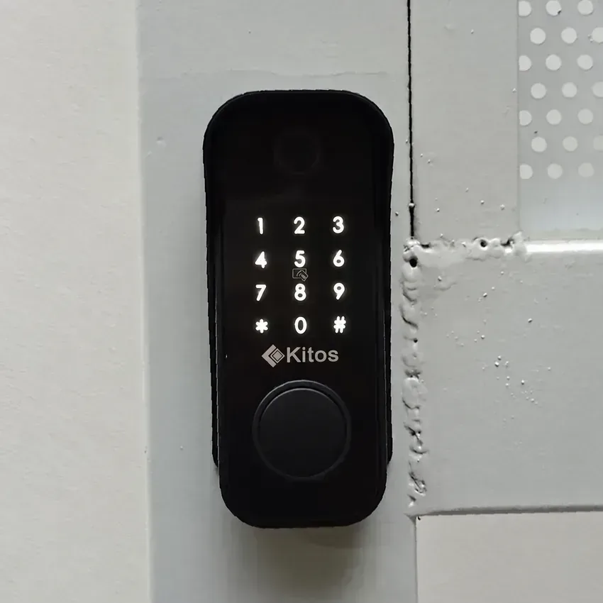 Khóa vân tay cửa cổng sắt ngoài trời
