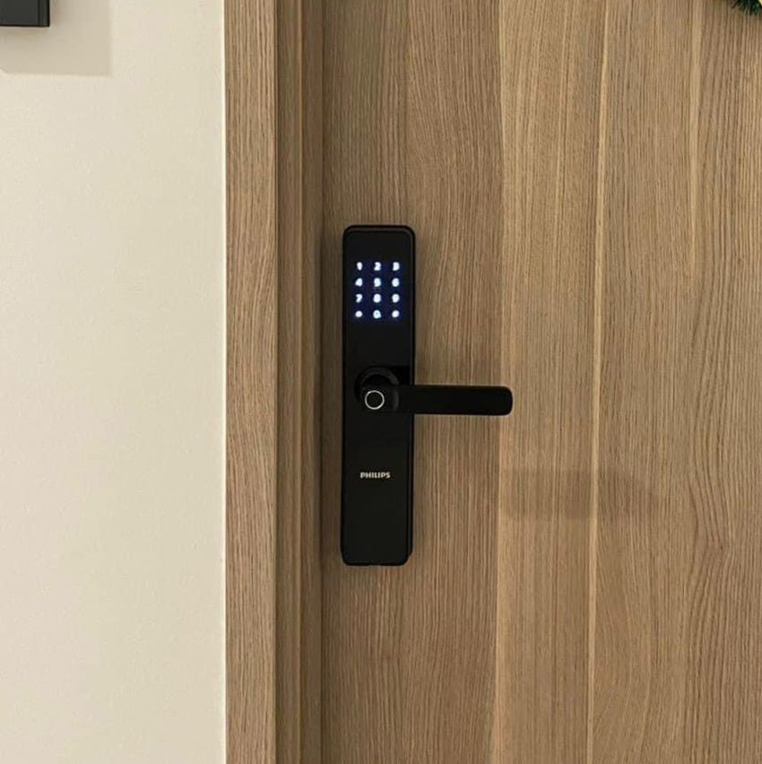Khóa cửa Philips DDL609 lắp đặt thực tế Khóa cửa Philips DDL609 lắp đặt tại nhà khách hàng