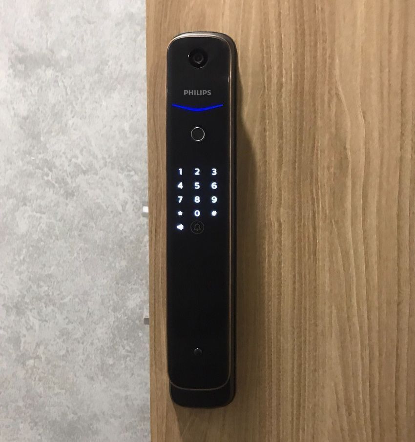 Khóa cửa thông minh Philips DDL702
