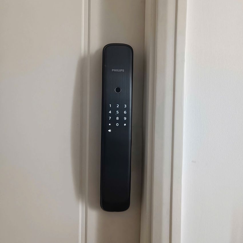 Khóa cửa thông minh Philips DDL702