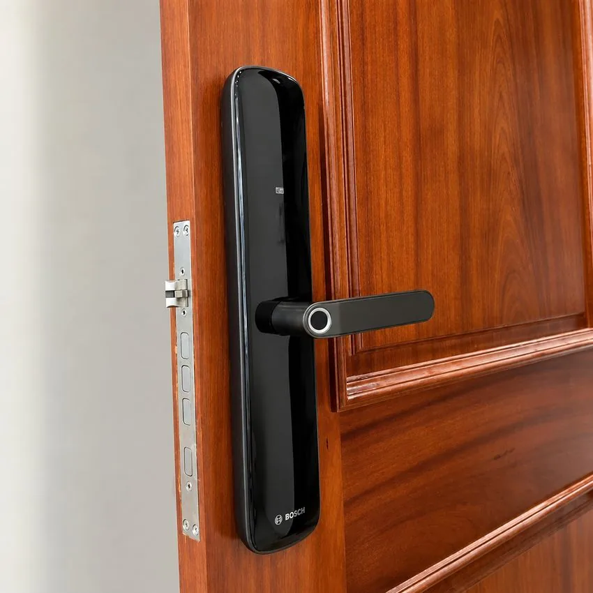 Lắp đặt khóa Bosch ID60 bởi Mazlock.vn Lắp đặt khóa cửa vân tay Bosch ID60 bởi Mazlock tại nhà khách hàng