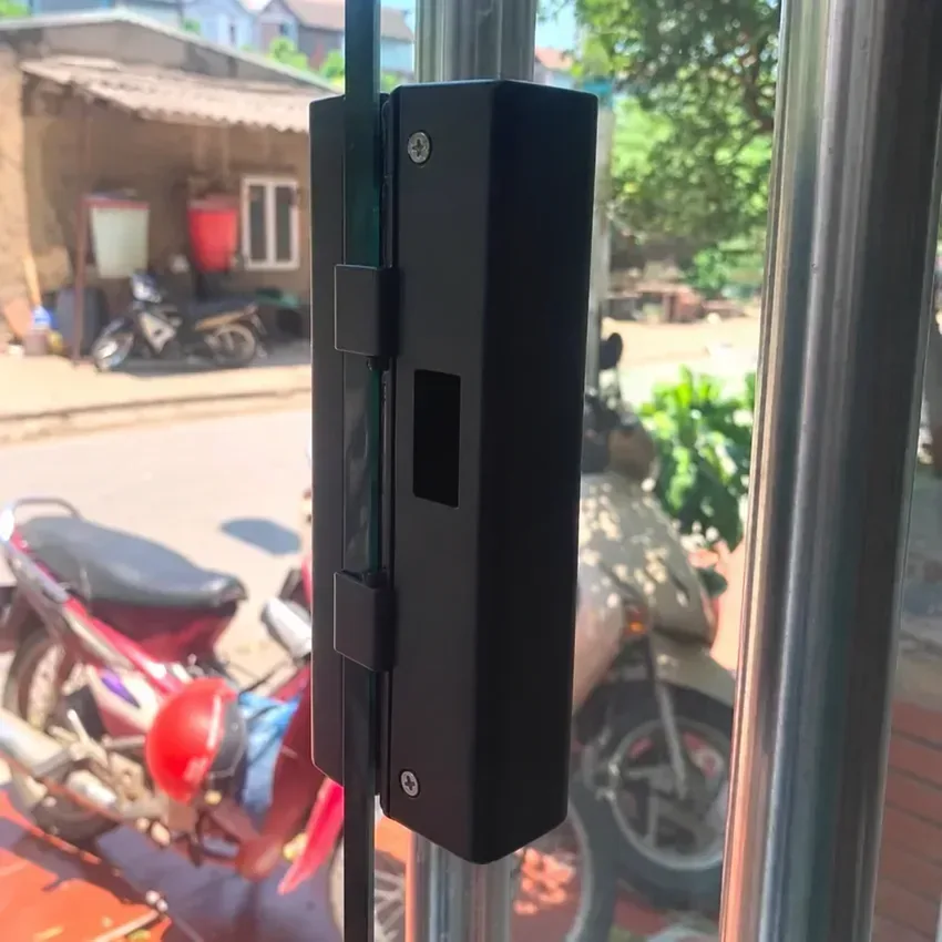 Mặt sau của khóa thông minh Kitos KT GL80 Mặt lưng khóa Kitos KT GL80 với thiết kế an toàn, kín đáo