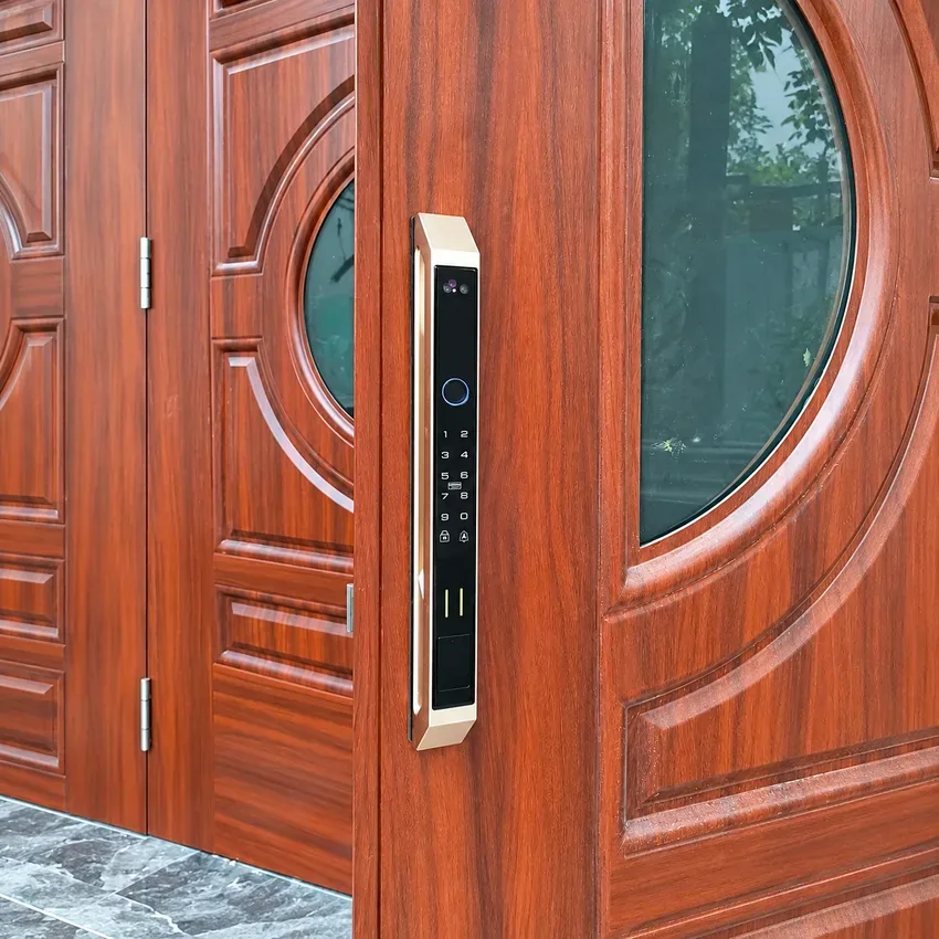 Lizman LM-AL919 lắp đặt trên cửa gỗ sang trọng Khóa cửa nhôm và cửa gỗ LM-AL919 Lizman lắp đặt thực tế