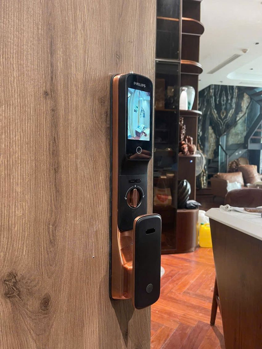 Khóa Philips DDL709 hỗ trợ video call Khoá Philips DDL709 hiển thị video call trên màn hình
