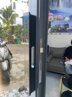 Khóa vân tay cửa nhôm Kassler KL599 AT có App bluetooth