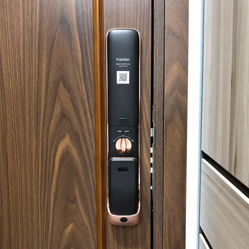 Khóa vân tay Kaadas K20F có Face ID nhìn từ phía trong Khóa vân tay Kaadas K20F có Face ID nhìn từ phía trong