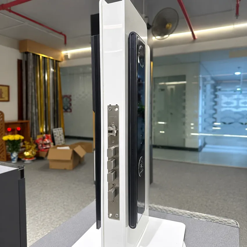 Thiết kế cạnh bên khóa vân tay Kassler KL808 CNC Thiết kế cạnh bên khóa Kassler KL808 CNC chắc chắn, dày dặn