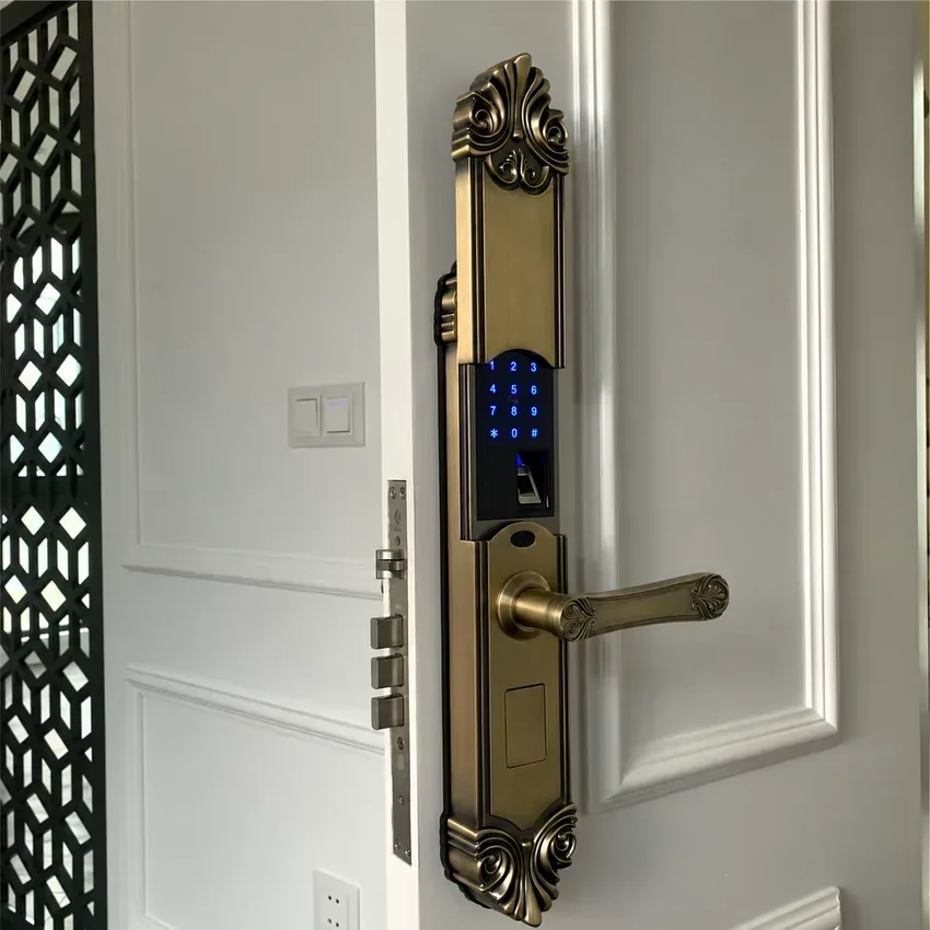 Khóa vân tay Kitos KT C200 đẹp và tiện nghi cho cửa chính Khóa thông minh Kitos KT C200 cho cửa chính biệt thự sang trọng màu đồng xanh